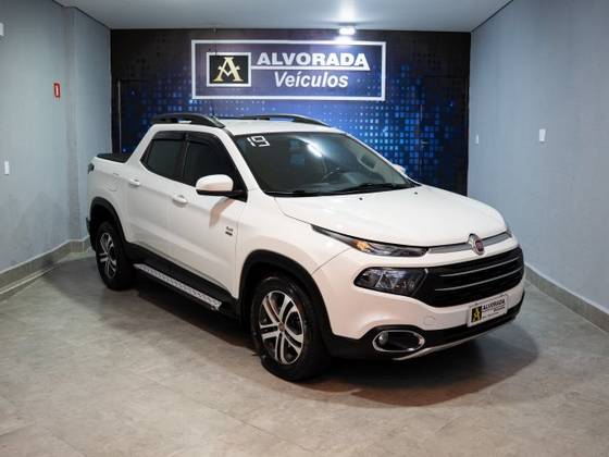 FIAT TORO 2.0 16V TURBO DIESEL FREEDOM 4WD AT9 FIAT TORO 2.0 16V TURBO DIESEL FREEDOM 4WD AT9